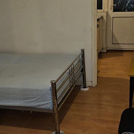 No Frills & Nothing Fancy 1 Bed Studio City Centre คาร์ดิฟฟ์ ภายนอก รูปภาพ
