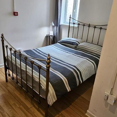 No Frills & Nothing Fancy 1 Bed Studio City Centre คาร์ดิฟฟ์ ภายนอก รูปภาพ