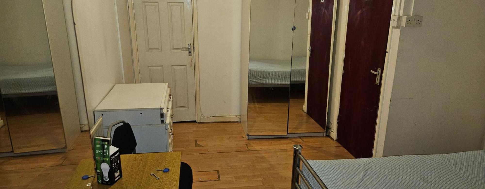 No Frills & Nothing Fancy 1 Bed Studio City Centre คาร์ดิฟฟ์ ภายนอก รูปภาพ