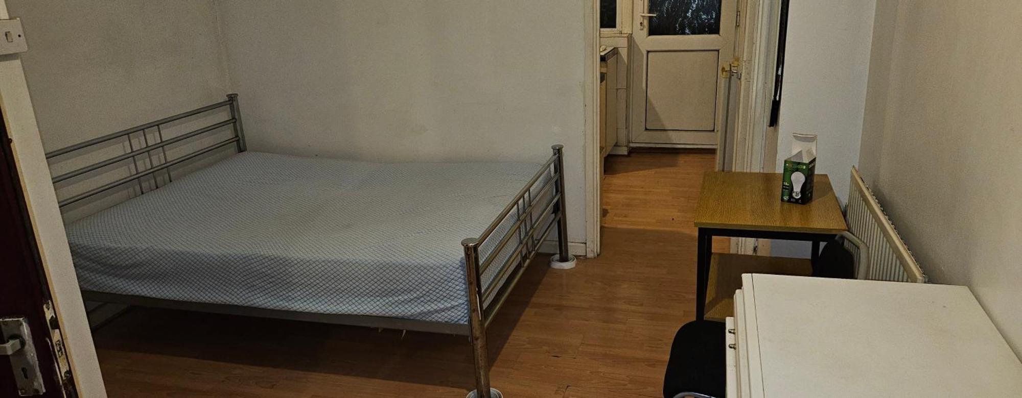 No Frills & Nothing Fancy 1 Bed Studio City Centre คาร์ดิฟฟ์ ภายนอก รูปภาพ