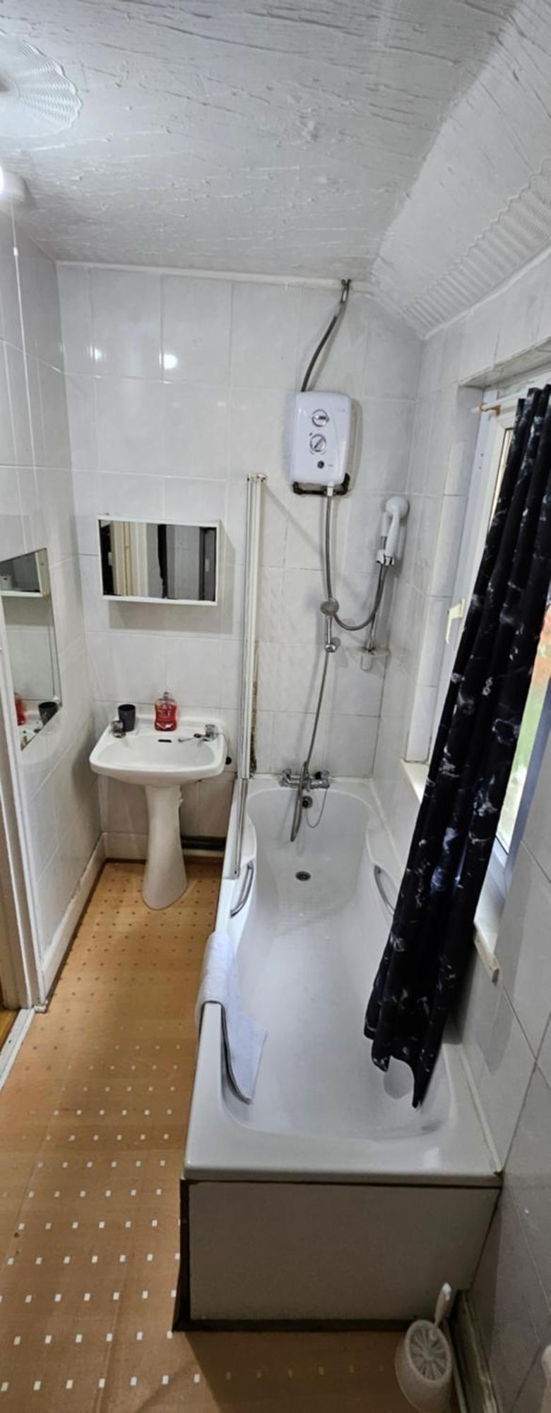 No Frills & Nothing Fancy 1 Bed Studio City Centre คาร์ดิฟฟ์ ภายนอก รูปภาพ