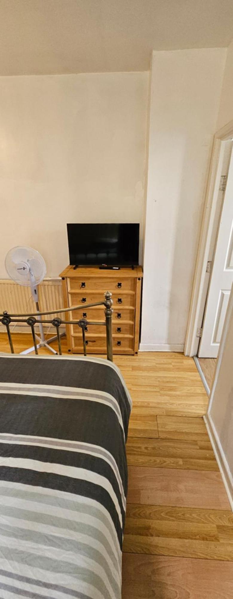 No Frills & Nothing Fancy 1 Bed Studio City Centre คาร์ดิฟฟ์ ภายนอก รูปภาพ
